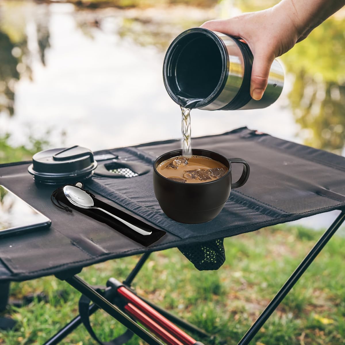 Campingbesteck, ReaNea Camping Teller und Schüsseln Set mit Kaffeetasse, Reisebesteck Set mit Löffel, Gabel, Messer für Zuhause, am Pool, im Freien, Picknick, Camp